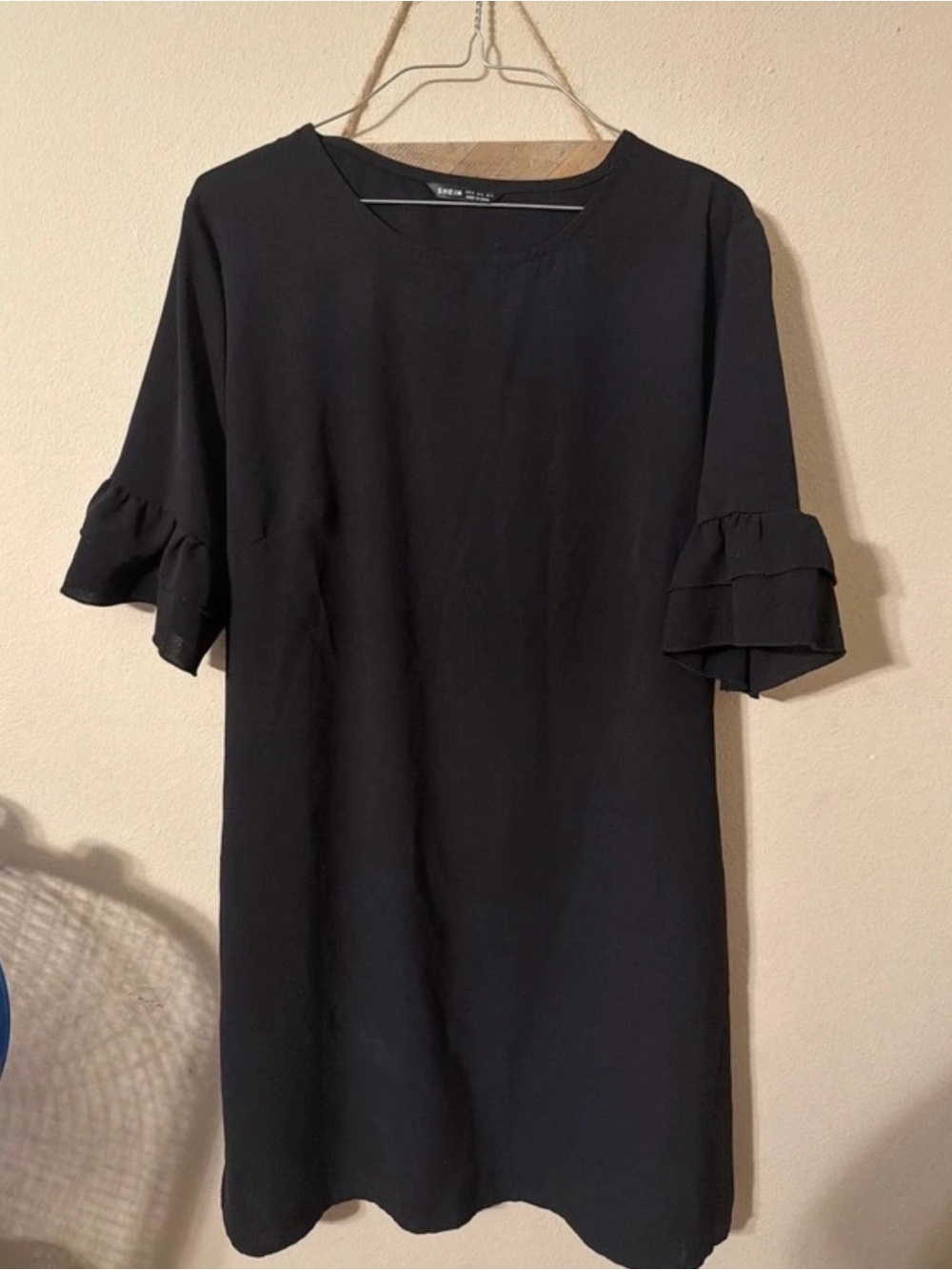 SHEIN Black Midi Shift Dress with Tiered Ruffle Sleeves